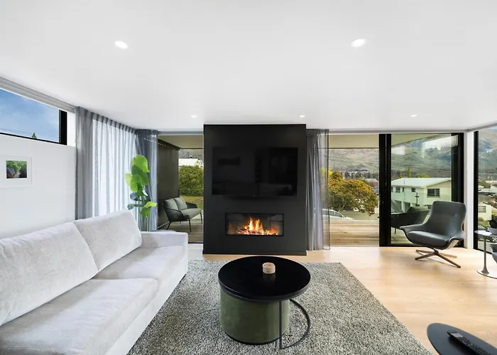 Aurora, Luxury In The Heart Of Wanaka