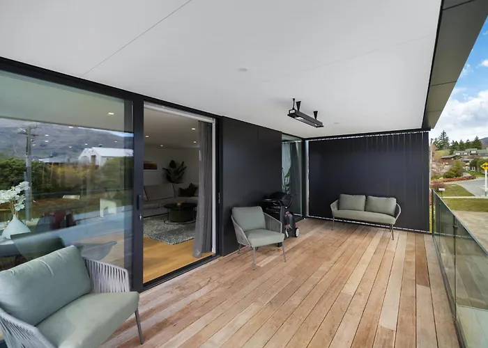 Aurora, Luxury In The Heart Of Villa